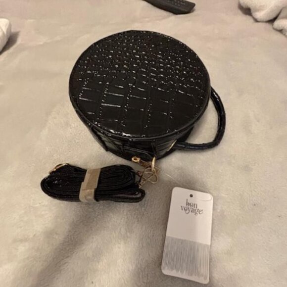 Bon Voyage Leather Reptile Small Round Cross body Bag Black NWT - Picture 1 of 8